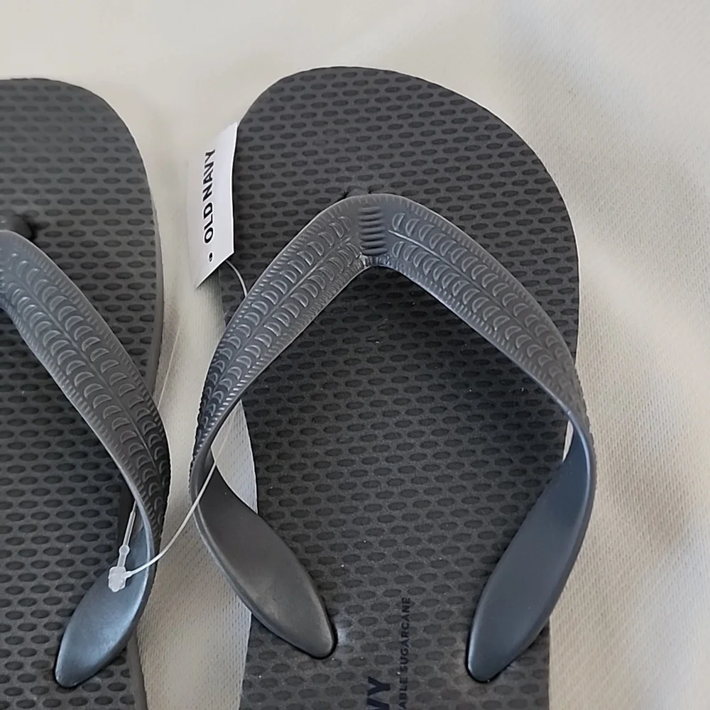 Old Navy Flip Flop Size: 12-13